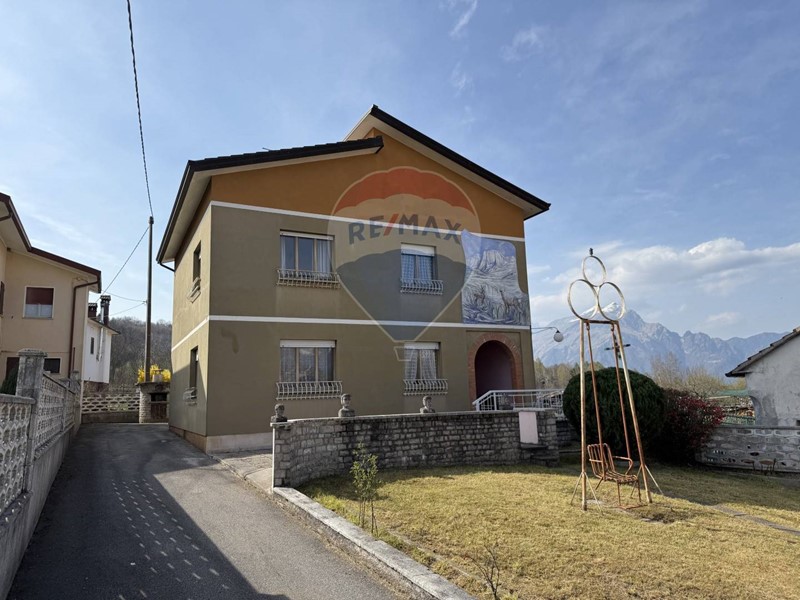 Casa Indipendente in Vendita a Ponte nelle Alpi, 175'000€, 200 m²