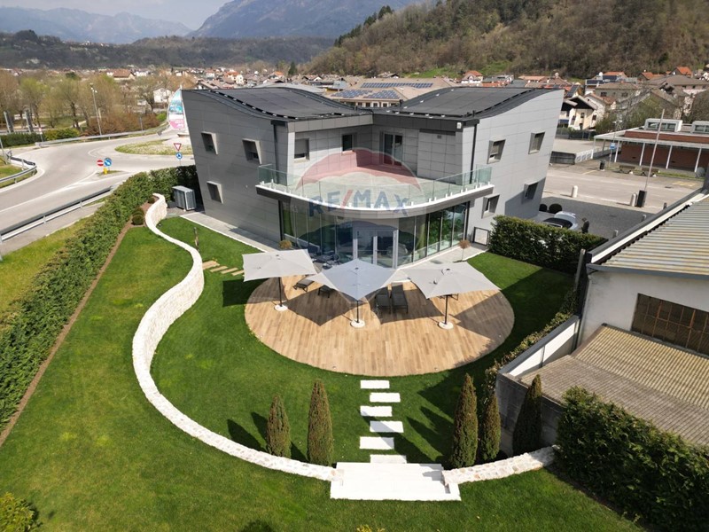 Immobile commerciale in Vendita a Alpago, 300'000€, 175 m²