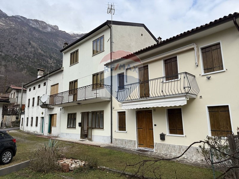 Casa Semi Indipendente in Vendita a Vittorio Veneto, 115'000€, 196 m²