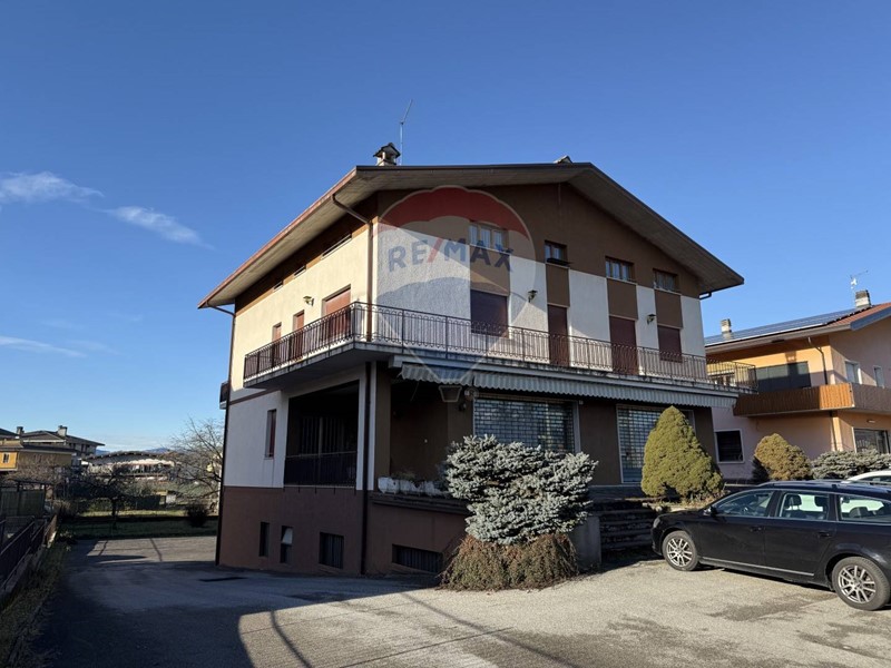 Appartamento in Vendita a Borgo Valbelluna, 190'000€, 400 m²