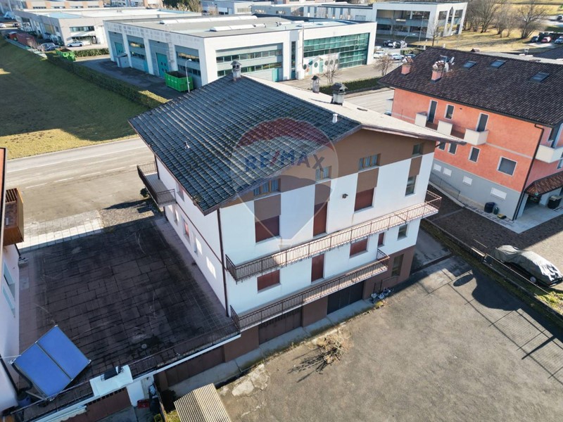 Trilocale in Vendita a Borgo Valbelluna, 150'000€, 70 m²