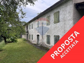 Rustico in Vendita a Belluno, 70'000€, 400 m², con Box