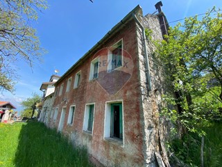 Rustico in Vendita a Belluno, 40'000€, 200 m²