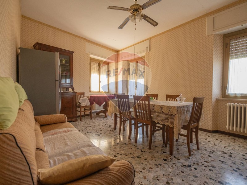 Casa Indipendente in Vendita a Cingoli, 119'000&euro;, 180 m², con Box