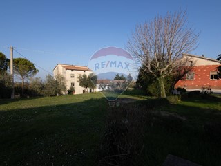 Casa Indipendente in Vendita a Cingoli, 119'000&euro;, 180 m², con Box