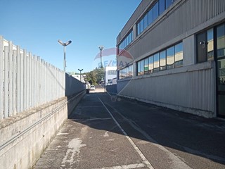 Immobile commerciale in Affitto a Ancona, 900€, 133 m²
