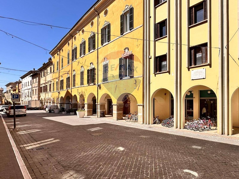 Ufficio in Vendita a Fossombrone, 59'000€, 100 m²