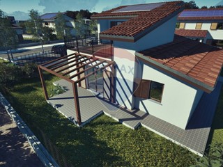 Villa in Vendita a Chiaravalle, 273'000€, 91 m²