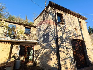 Casa Indipendente in Vendita a Genga, 109'000€, 200 m²