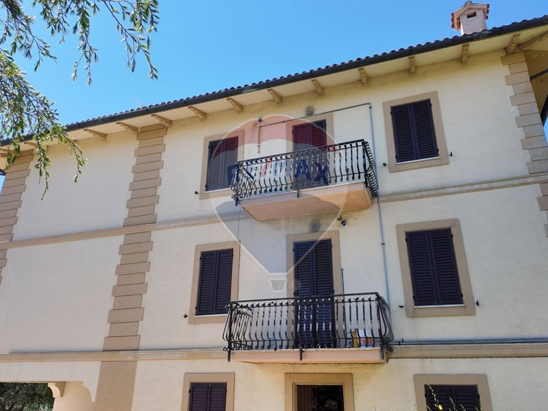 Casa Semi Indipendente in Vendita a Osimo, 395'000&euro;, 396 m², con Box