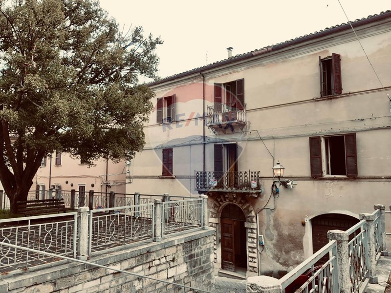 Casa Indipendente in Vendita a Cingoli, 290'000&euro;, 600 m²
