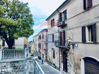 Casa Indipendente in Vendita a Cingoli, 290'000&euro;, 600 m²