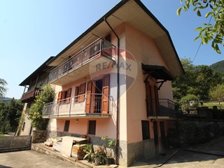 Casa Semi Indipendente in Vendita a Selvino, 157'000€, 200 m²