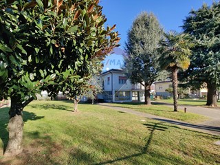 Villa in Vendita a Brembate di Sopra, 410'000€, 200 m²