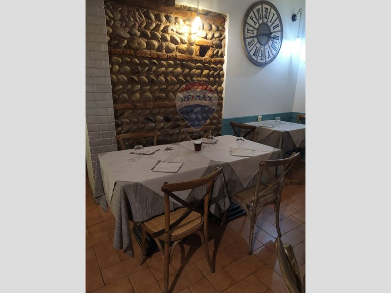 Immobile commerciale in Vendita a Cameri, 65'000€, 110 m²