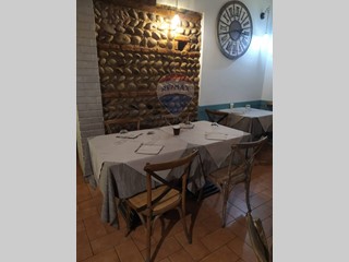 Immobile commerciale in Vendita a Cameri, 65'000€, 110 m²