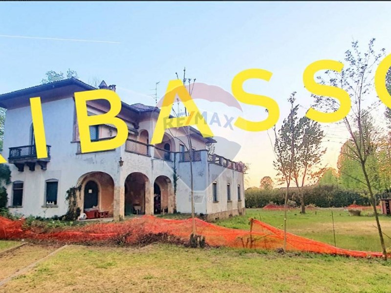 Immobile commerciale in Vendita a Certosa di Pavia, 1100 m²