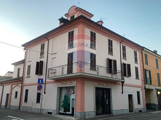 Casa Semi Indipendente in Vendita a Dorno, 199'000€, 530 m²