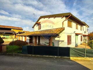 Casa Semi Indipendente in Vendita a Suardi, 125'000€, 210 m²