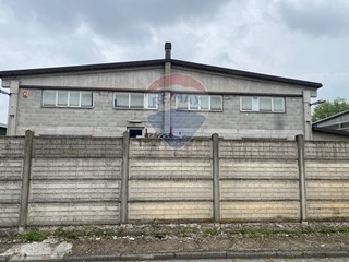 Capannone in Vendita a Cura Carpignano, 275'000€, 1500 m²