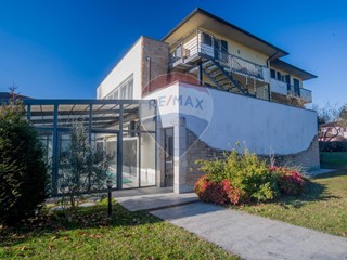 Casa Indipendente in Vendita a San Genesio ed Uniti, 1'100'000€, 600 m², con Box