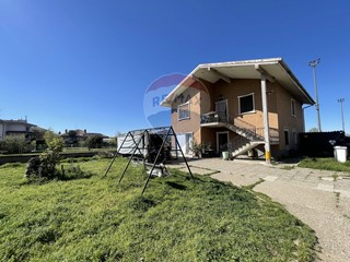 Casa Indipendente in Vendita a Cava Manara, 269'000€, 260 m²