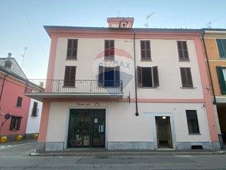 Trilocale in Vendita a Dorno, 74'000€, 110 m², con Box