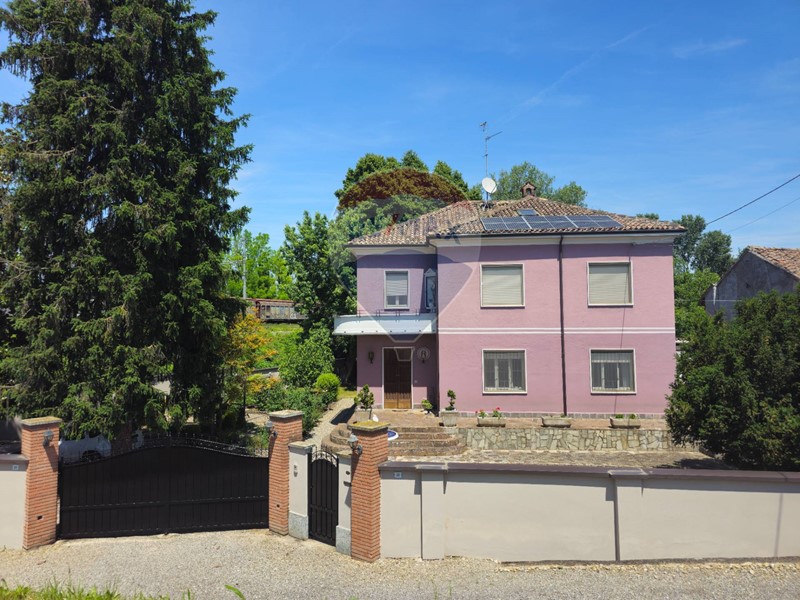 Villa in Vendita a Bressana Bottarone, 450'000&euro;, 285 m²