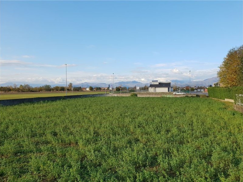 Terreno edificabile in Vendita a Calcinate, 215'000€, 1417 m²