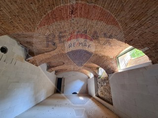 Casa Indipendente in Vendita a Zandobbio, 147'000€, 345 m²