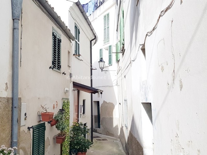 Casa Indipendente in Vendita a Loreto Aprutino, 52'000€, 80 m²