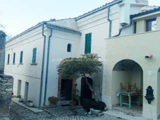 Casa Semi Indipendente in Vendita a Vicoli, 77'000€, 420 m²