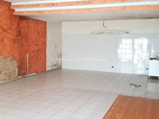 Immobile commerciale in Vendita a Penne, 60'000€, 70 m²