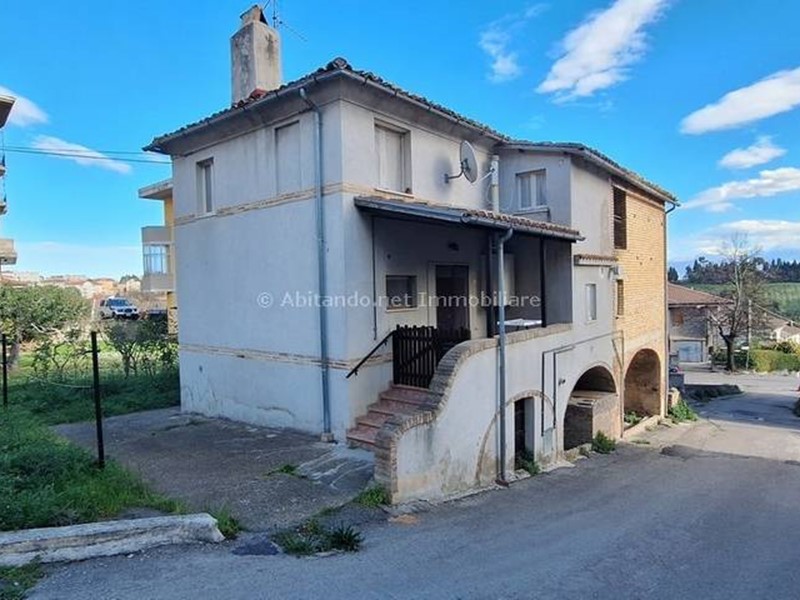 Casa Indipendente in Vendita a Penne, 48'000€, 78 m²