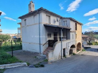 Casa Indipendente in Vendita a Penne, 48'000€, 78 m²