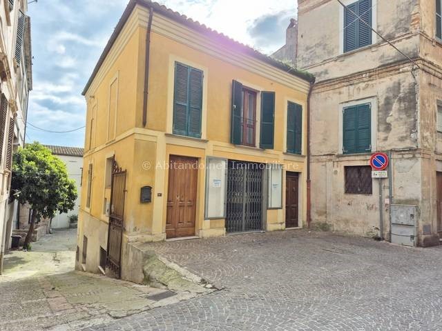 Immobile commerciale in Affitto a Penne, 450&euro;, 30 m²