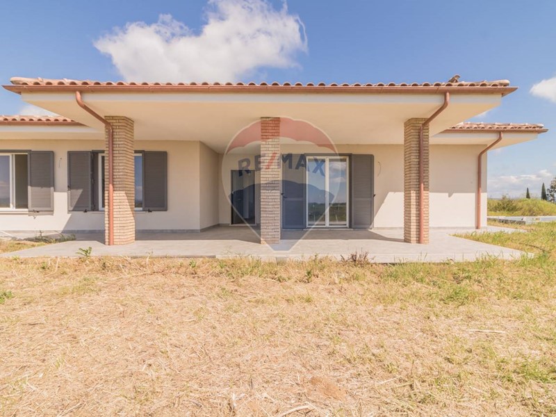 Villa in Vendita a Montalto di Castro, 290'000€, 143 m²