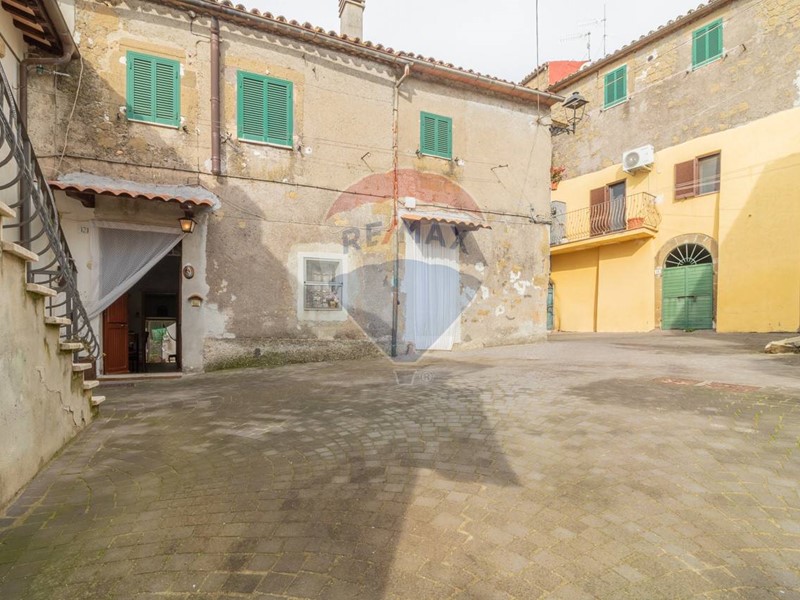 Trilocale in Vendita a Ischia di Castro, 39'000€, 99 m²