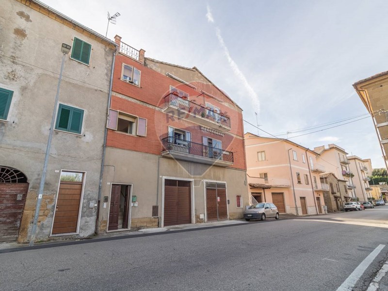Quadrilocale in Vendita a Farnese, 65'000€, 107 m²