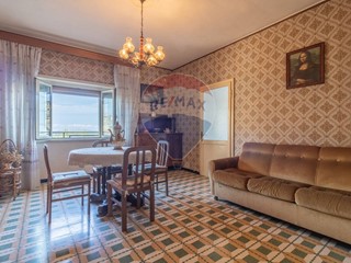 Quadrilocale in Vendita a Farnese, 65'000€, 107 m²