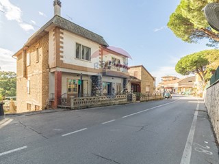 Quadrilocale in Vendita a Ischia di Castro, 70'000€, 121 m²