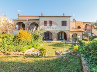 Quadrilocale in Vendita a Manciano, 135'000€, 77 m²
