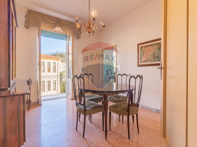 Appartamento in Vendita a Valentano, 75'000€, 129 m²