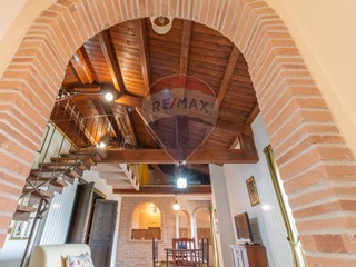 Quadrilocale in Vendita a Ischia di Castro, 150'000€, 117 m²