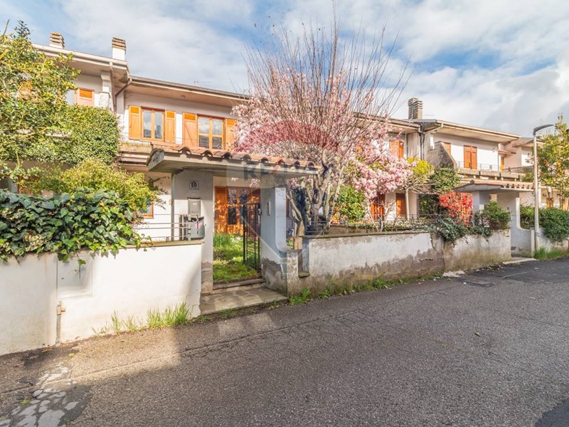 Villa in Vendita a Acquapendente, 180'000€, 200 m²