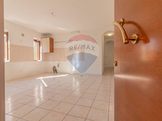 Trilocale in Vendita a Ischia di Castro, 45'000€, 70 m²