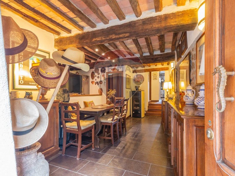 Appartamento in Vendita a Magliano in Toscana, 135'000€, 93 m²