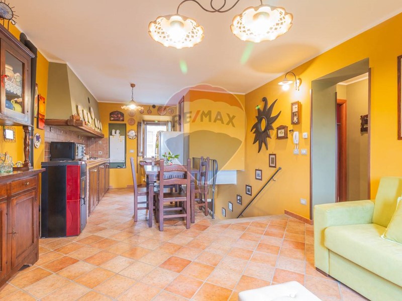 Trilocale in Vendita a Ischia di Castro, 55'000€, 77 m²