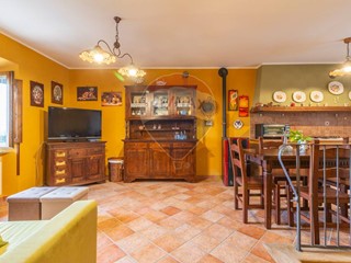 Trilocale in Vendita a Ischia di Castro, 55'000€, 77 m²