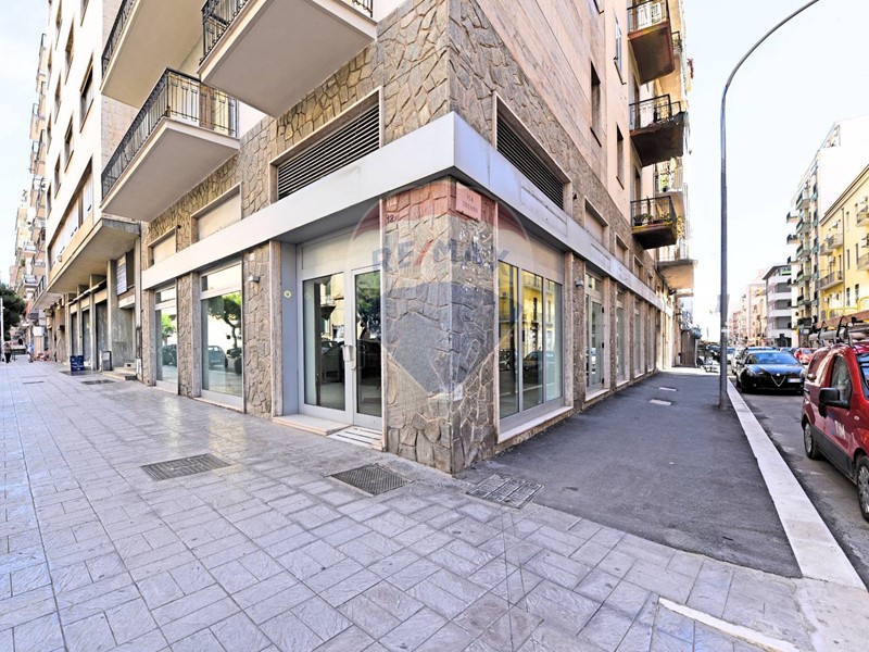 Immobile commerciale in Affitto a Foggia, 3'900€, 500 m²